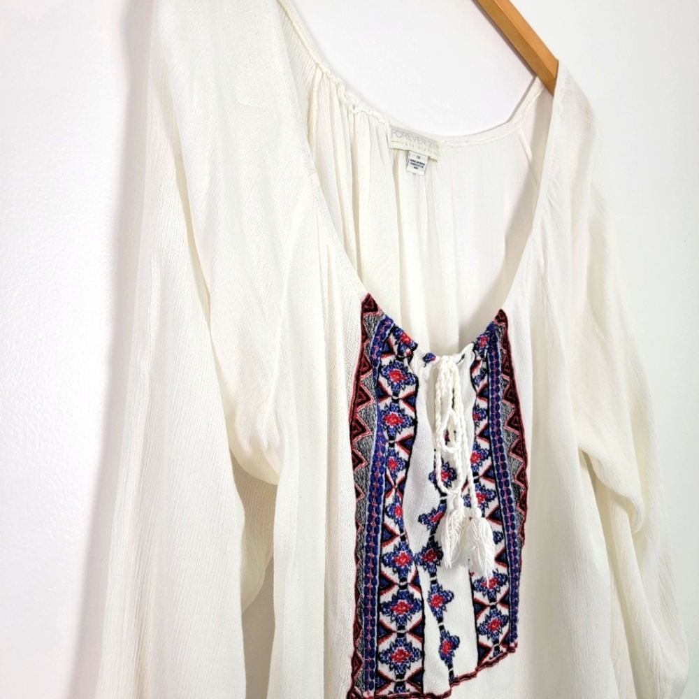Forever 21 Plus 1X Boho White Blue Red Embellished 3/4 Sleeve Blouse Rayon - Picture 6 of 9